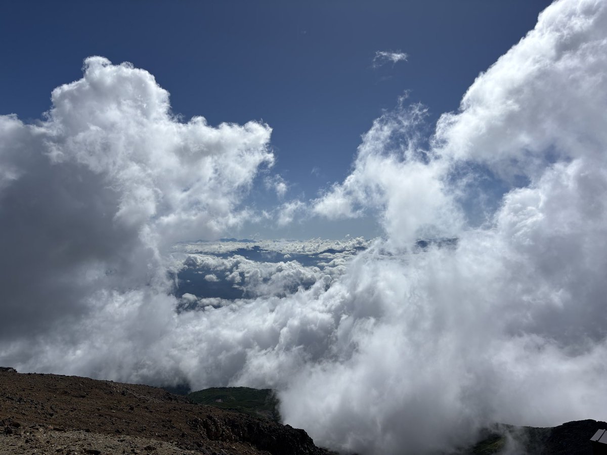 tdkr180's tweet photo. 雲の上まで行ってきた︎︎︎︎⛰️☁ https://t.co/5DhmTDZBBI