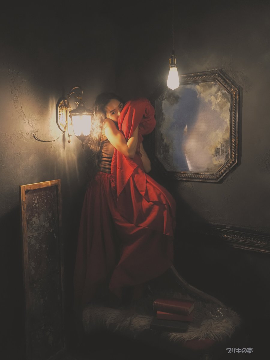 BURIKINOYUME's tweet photo. Crimson Dreams Beneath the Quiet Lanterns
https://t.co/fx4KL16R9O
モデル：#Rin さん　@kleen_vivishri
撮影会 : #レモンフォト🍋 @lemmon_photo
#ポートレート
#1x https://t.co/r1xf2cyizG