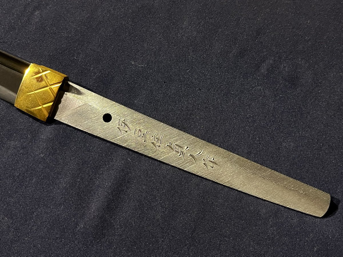 heiseimeitokai's tweet photo. 榎本貞人（刀・二尺四寸・拵入）入荷しました！

銘（表）伊豆住貞人作
　（裏）平成二十年八月日

明日から今月の展示即売会を開催いたします！

会期：8月11日（祝・火）～17日（月）
※12日（水）は定休日

初心者の方も大歓迎です！
お気軽にご来店ください。 https://t.co/lwL5VS6Afo