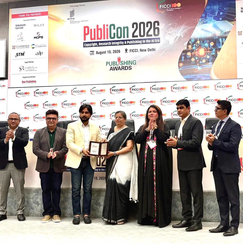 unbridledbliss's tweet photo. The Book of Clarity by @paraschopra wins the FICCI business book of the year award. Here’s one book that we knew would be a national bestseller instantly. Winning the FICCI award is a validation that great ideas always work. @HarperCollinsIN https://t.co/XfGlf2q6sr