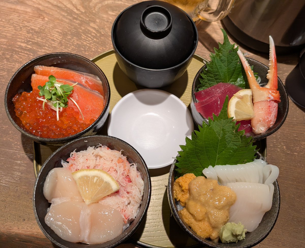 risk_GameInfo's tweet photo. ミニ海鮮丼x4おいしい(椀は磯汁) https://t.co/ntxSirbbAk