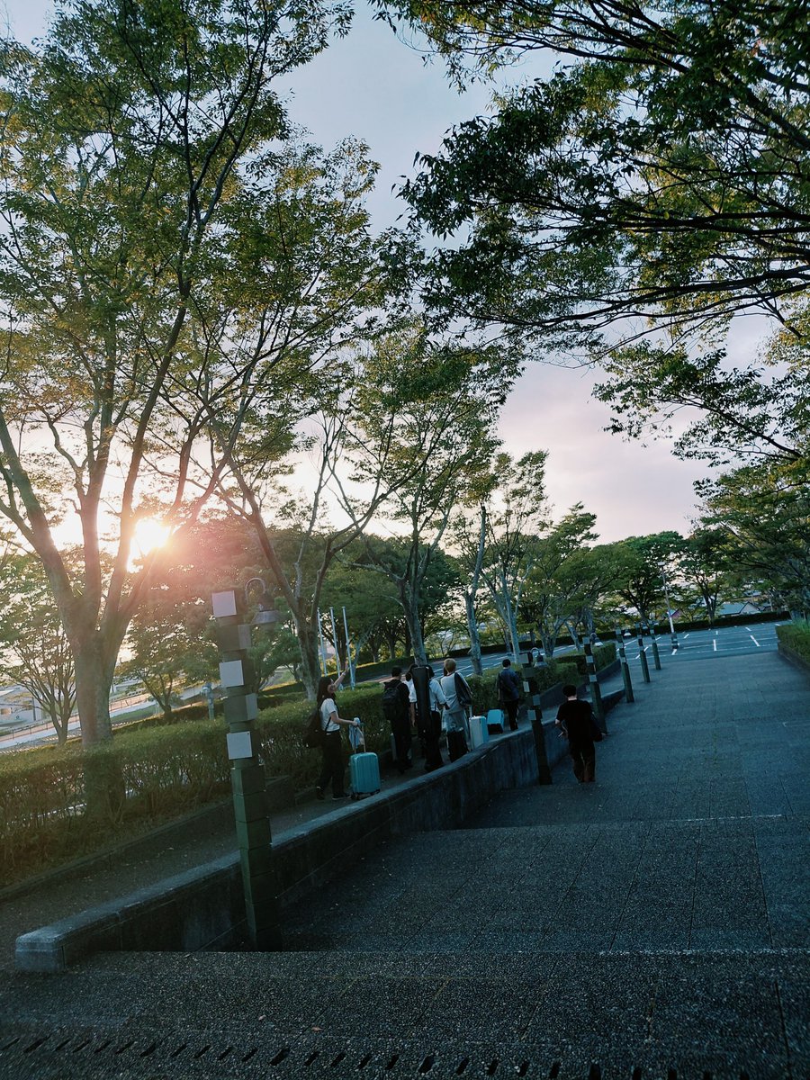 bobu_player's tweet photo. 『3匹のこぶた』明日です！
🎪菊川文化会館アエル
緑に溢れた土地、劇場で
たっぷりリハーサルできました🤸✨
お待ちしてます🐷🐷🐷🐺🫶
詳細は引用元の動画をご覧ください
#こどもオペラ https://t.co/AAHrpsOgiQ