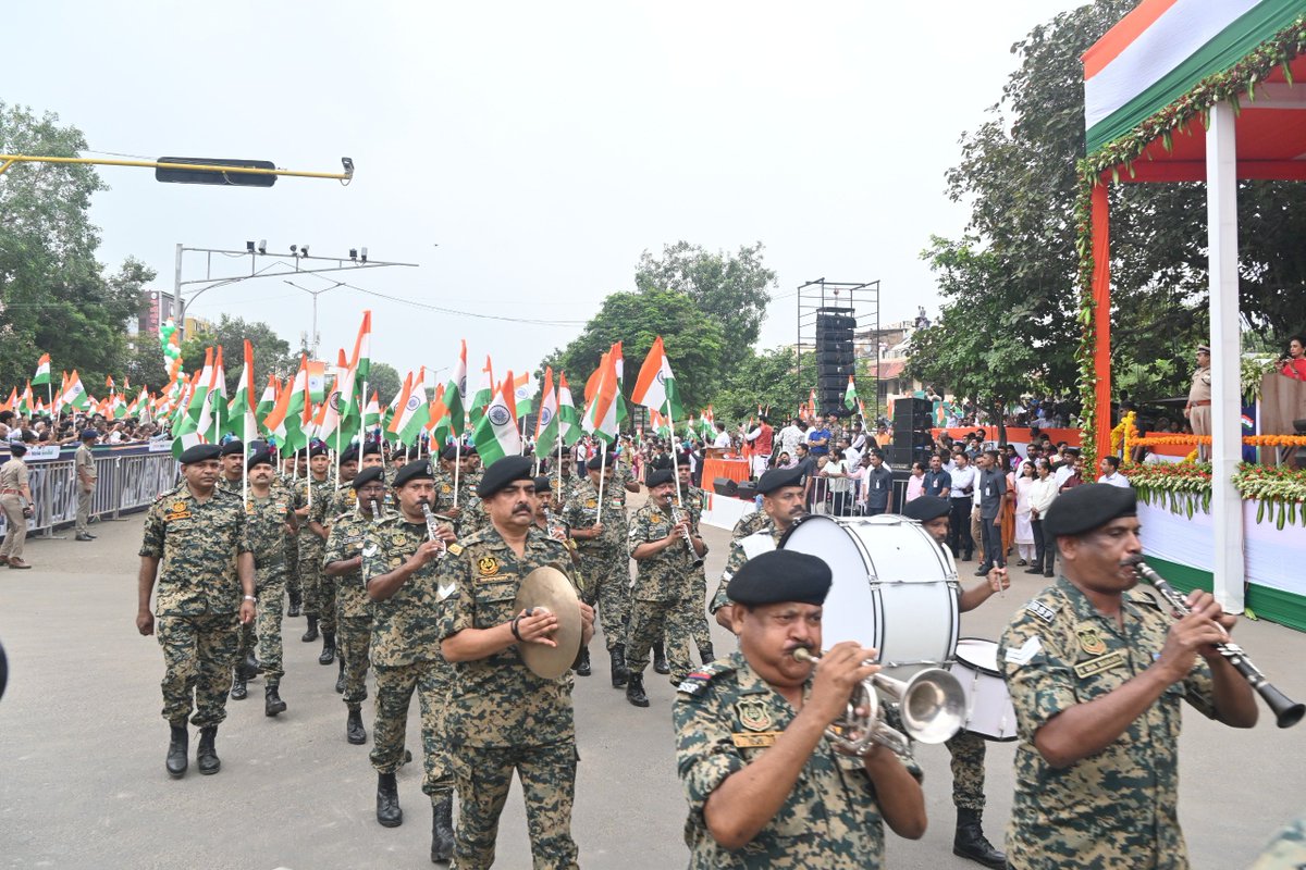 BSF_Gujarat's tweet photo. "𝗡𝗮𝘁𝗶𝗼𝗻 𝗙𝗶𝗿𝘀𝘁: 𝗕𝗦𝗙 𝗣𝗮𝗿𝘁𝗶𝗰𝗶𝗽𝗮𝘁𝗲𝘀 𝗶𝗻 𝗧𝗶𝗿𝗮𝗻𝗴𝗮 𝗬𝗮𝘁𝗿𝗮 𝗮𝘁 𝗚𝗮𝗻𝗱𝗵𝗶𝗻𝗮𝗴𝗮𝗿."

As part of the Tiranga Yatra 2026 organized by the Government of Gujarat under the "Har Ghar Tiranga" campaign, the #BSF proudly participated in the event held at Gandhinagar on 10 August 2026.

The Yatra was graced by Shri Bhupendra Bhai Patel, Hon’ble Chief Minister of Gujarat, as the Chief Guest, with Shri Harsh Sanghavi, Hon’ble Deputy Chief Minister of Gujarat, joining the celebrations, further amplifying the spirit of patriotism and national pride. 

The stirring tunes of the BSF Band and the impressive march-past by the BSF contingent reflected discipline, unity and national pride, inspiring the gathering with the spirit of patriotism. 

#HGT2026
#NationFirst
#TirangaRally 
#VandeMataram 
#HarGharTiranga 
#IndependenceDay2026