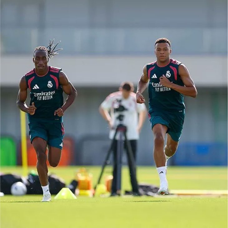 ActuFoot_'s tweet photo. Diomandé 🇨🇮  x  🇫🇷 Mbappé 🤍 https://t.co/h4l6V4NNSL