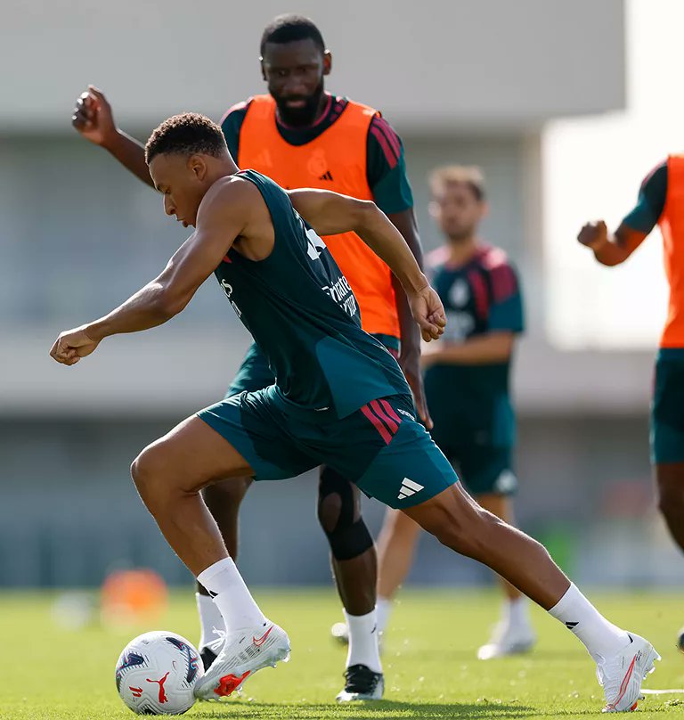 MadridXtra's tweet photo. Kylian Mbappé is back! 👋🏻🔥 https://t.co/1I2vuPxPiN