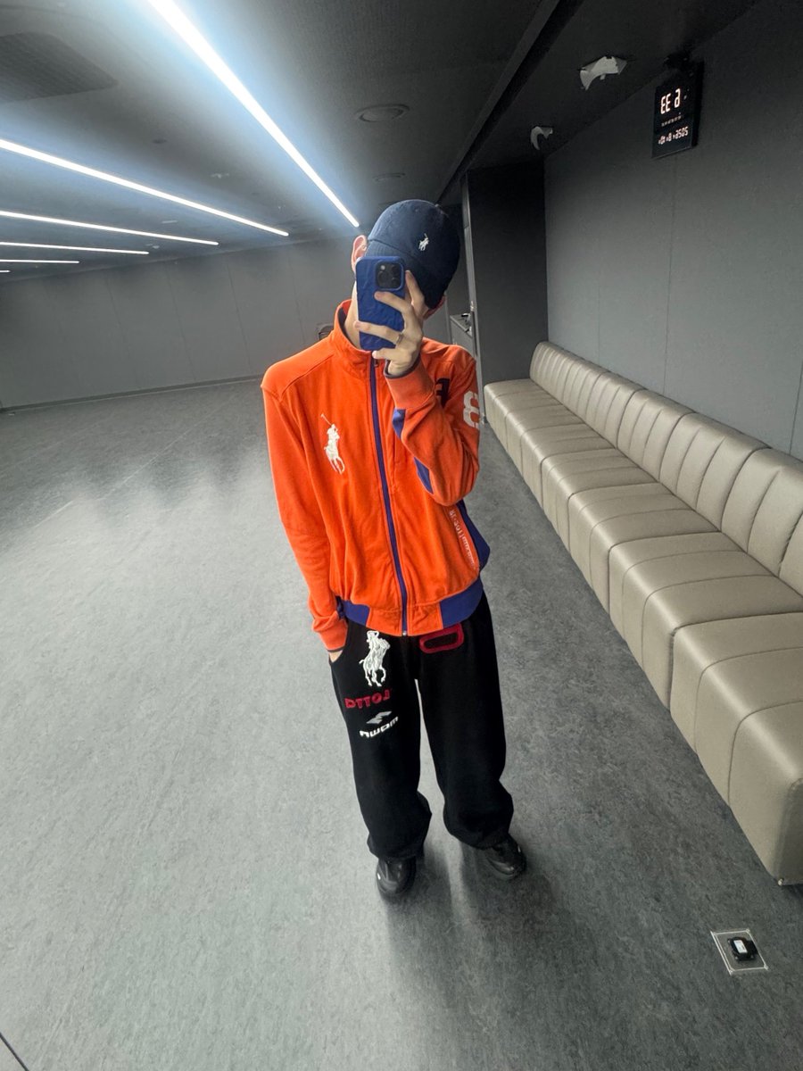 axxoveu's tweet photo. 아 이거 무슨소린가 했는데
모자에도 말
상의에도 말
하의에도 말 https://t.co/DgbhGhN0Ng