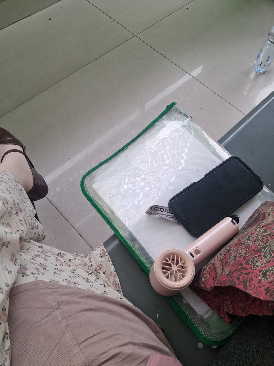 bunnysool's tweet photo. tiap hari nemenin temen yg mau daftar, semoga one day nama aku yg terdaftar😊 https://t.co/8JlnQDOCzQ