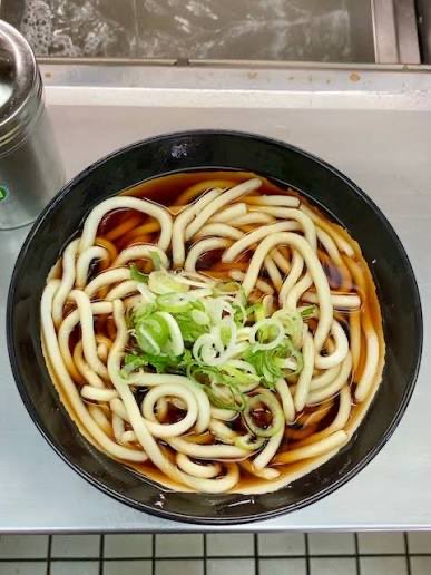 hikaruganji's tweet photo. かけうどん330円だそうです。
国会議事堂や議員会館の食堂は、これ1品だけにしましょう。

国会議員は国民の代表であり、庶民の暮らしを知らなければ、政治など出来ませんから。 https://t.co/PrBEMcJUlP