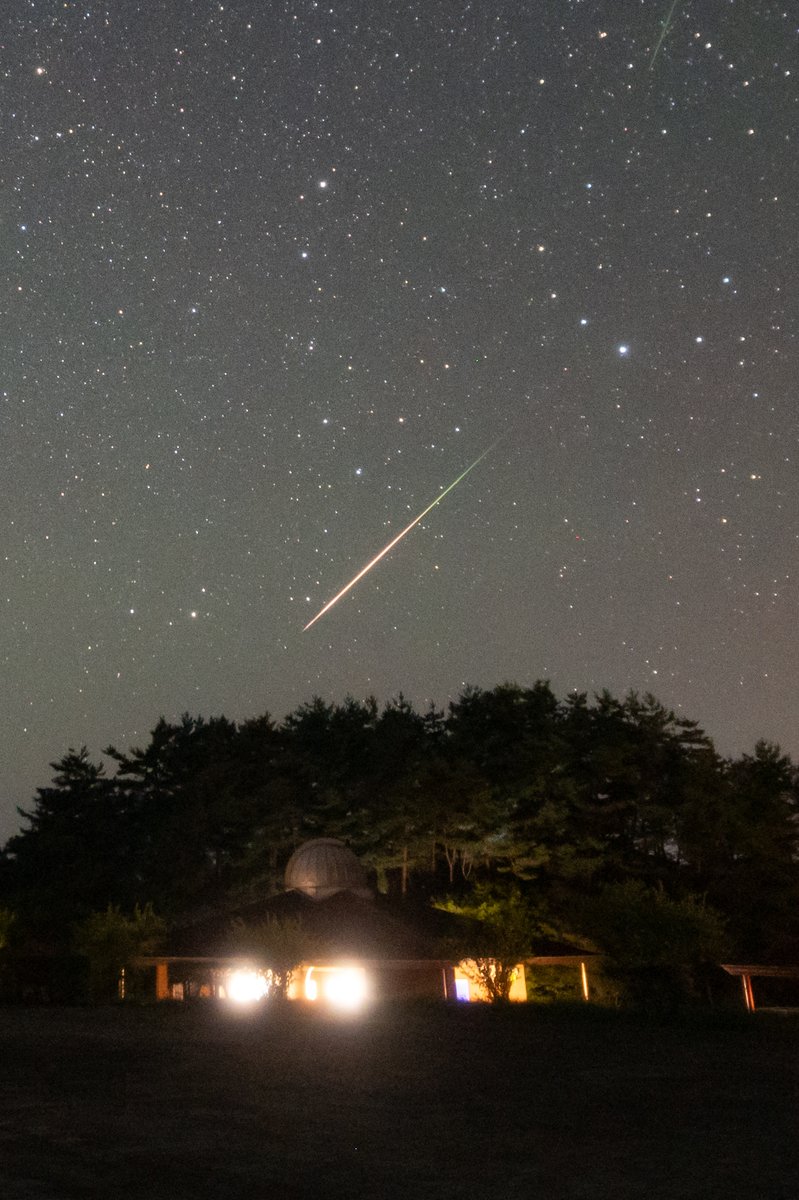 man_ten_bo_shi's tweet photo. 8月9日夜に撮影したペルセウス座流星群の流れ星です。
ピークは8月12日(水)深夜ですが、今夜も活動しています。
星空をゆったりと眺めていると、流れ星に出会えるかもしれませんよ。
お住まいの地域が晴れていましたら、星空を眺めるついでに流れ星を待ってみましょう。 https://t.co/MyytPAnOwF