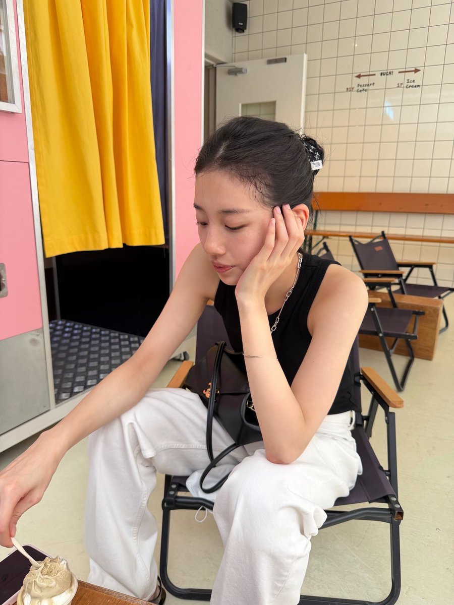 svlovedestinion's tweet photo. My girl embraces her bare face so confidently. We see her natural beauty just as much as we see her in full glam. 😭❤️ https://t.co/ZO3QwE6MnT