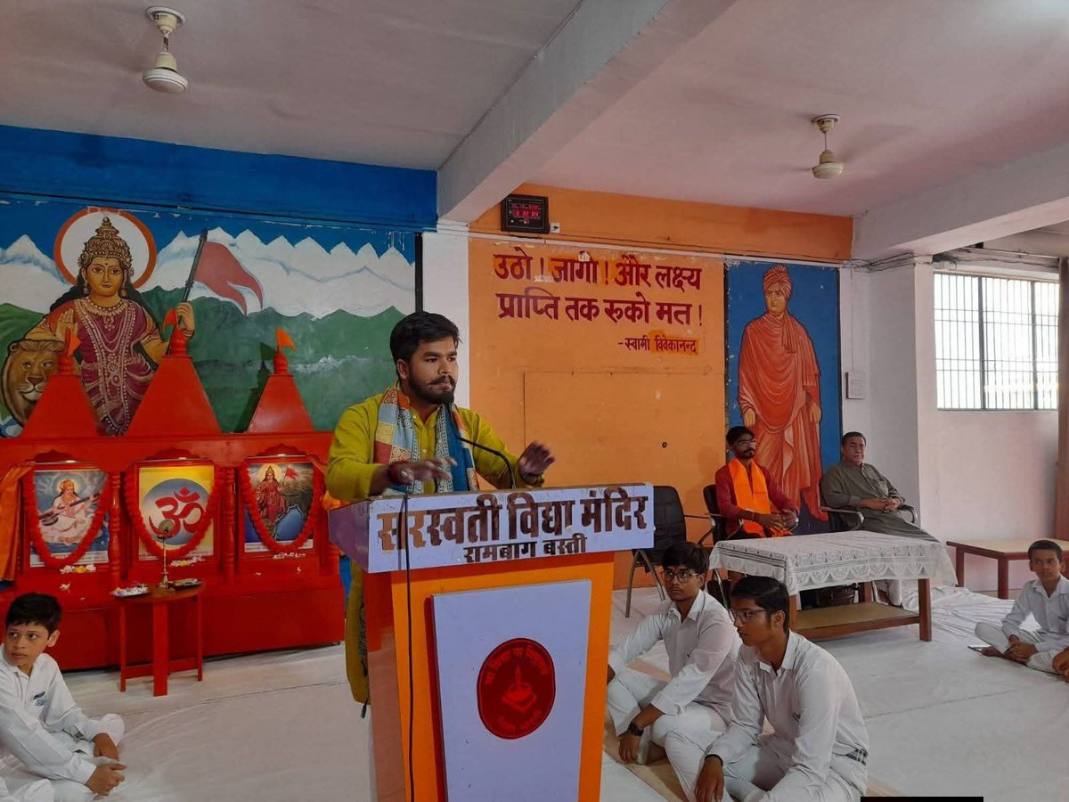 GorakshABVP's tweet photo. अभाविप बस्ती जिले के बस्ती नगर इकाई के कार्यकर्ताओं द्वारा अधिकतम सदस्यता दिवस के उपलक्ष्य में रामबाग सरस्वती विद्या मंदिर में सदस्यता महाअभियान चलाया गया। जिसमें सैकड़ों छात्र-छात्राओं ने अभाविप की सदस्यता ग्रहण किया।
#MembershipDrive #abvpvoice #ABVPForStudents #ABVPGoraksh https://t.co/USA7hZafXW