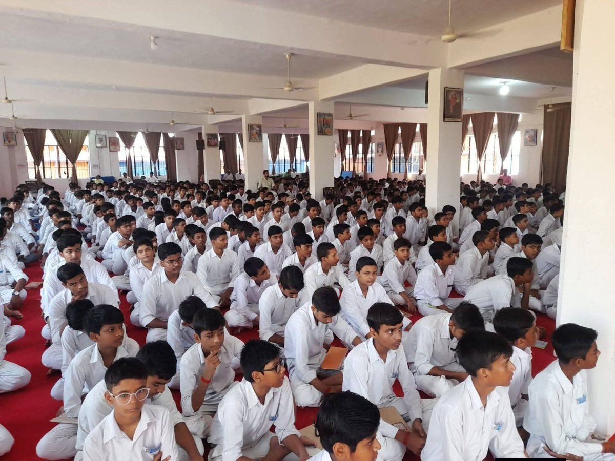 GorakshABVP's tweet photo. अभाविप बस्ती जिले के बस्ती नगर इकाई के कार्यकर्ताओं द्वारा अधिकतम सदस्यता दिवस के उपलक्ष्य में रामबाग सरस्वती विद्या मंदिर में सदस्यता महाअभियान चलाया गया। जिसमें सैकड़ों छात्र-छात्राओं ने अभाविप की सदस्यता ग्रहण किया।
#MembershipDrive #abvpvoice #ABVPForStudents #ABVPGoraksh https://t.co/USA7hZafXW