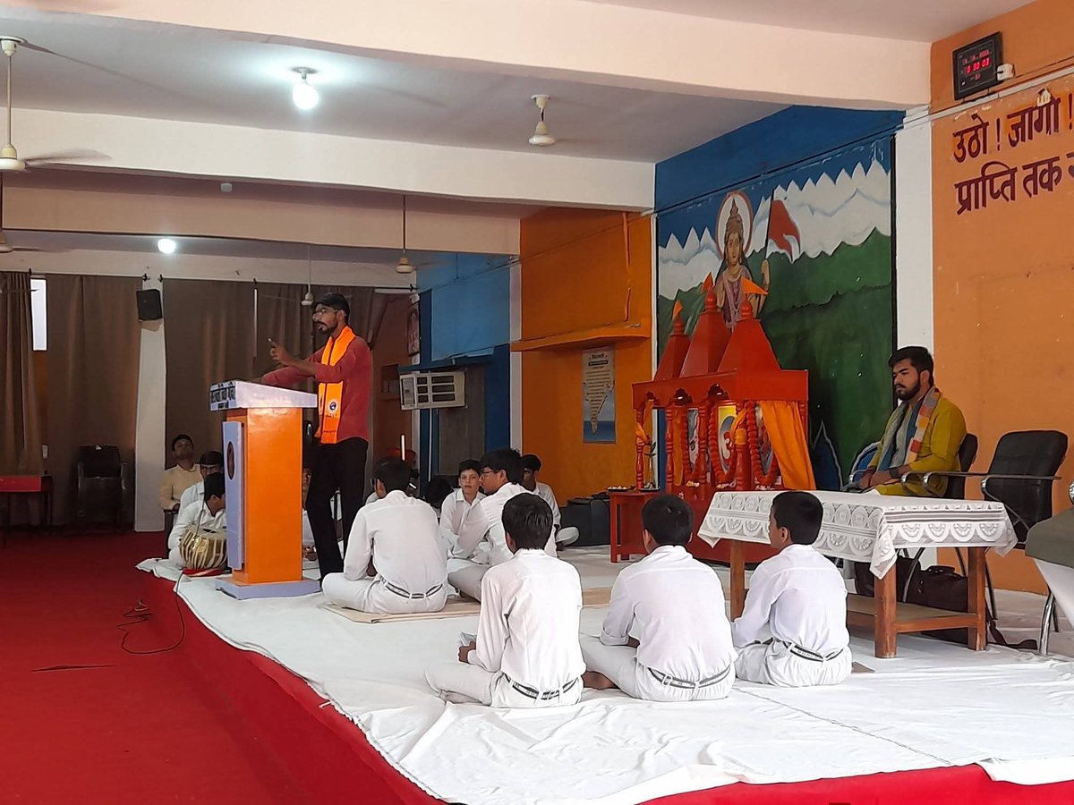 GorakshABVP's tweet photo. अभाविप बस्ती जिले के बस्ती नगर इकाई के कार्यकर्ताओं द्वारा अधिकतम सदस्यता दिवस के उपलक्ष्य में रामबाग सरस्वती विद्या मंदिर में सदस्यता महाअभियान चलाया गया। जिसमें सैकड़ों छात्र-छात्राओं ने अभाविप की सदस्यता ग्रहण किया।
#MembershipDrive #abvpvoice #ABVPForStudents #ABVPGoraksh https://t.co/USA7hZafXW
