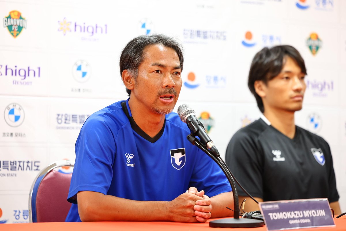 GAMBA_OFFICIAL's tweet photo. #ACLEPS 江原FC戦 前日記者会見コメント
#明神智和 監督🔵⚫️
「明日はACLエリート出場を懸けた、非常に大事な試合になると思っています。僕たちもこの試合に向けて、ここまでしっかり準備してきました。3日前にリーグ戦が開幕しましたが、このスケジュールは前から分かっていましたし、プレシーズンからリーグ開幕戦、そして明日の試合に向けて、準備を進めてきました。非常に難しい試合になると思いますが、しっかり勝って、次のステージに進みたいと思っています。」
#ガンバ大阪 #GAMBAOSAKA