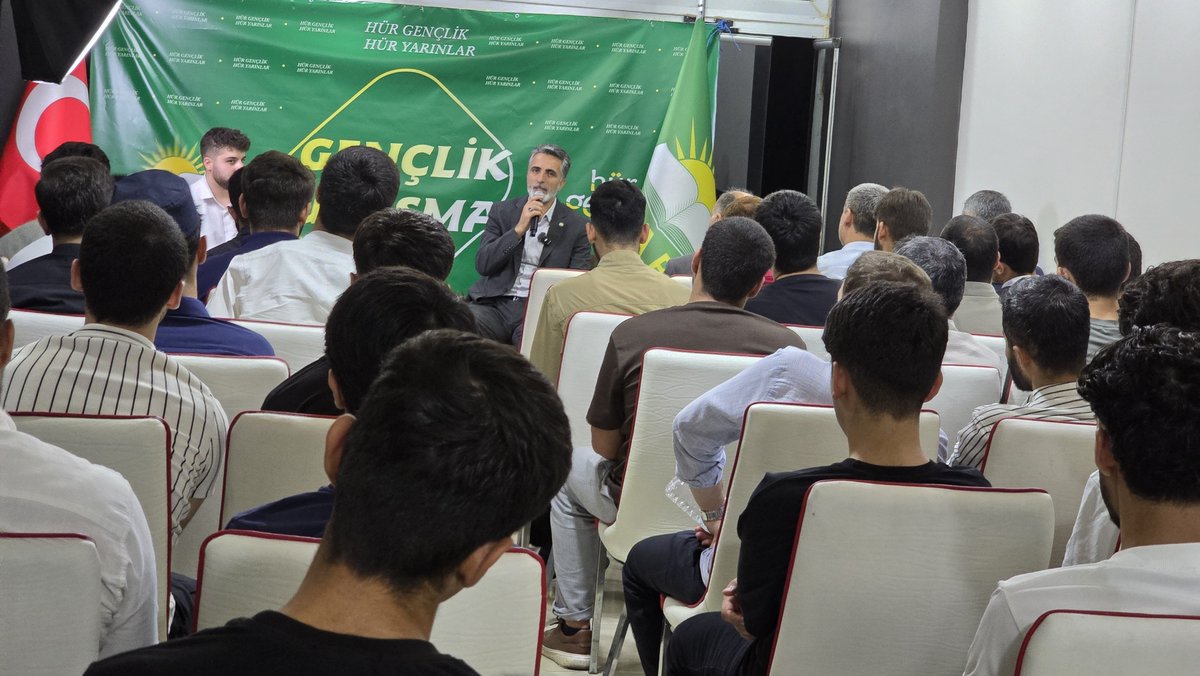 emirogluyunus's tweet photo. Bingöl’de Hür Gençlik ile hasbihal...

Genç kardeşlerimizle samimi bir ortamda buluşarak memleket meselelerini ve geleceğimizi konuştuk, sorularını yanıtladık.

Gençliğin enerjisi, memleketin geleceğidir. Katılım sağlayan tüm kardeşlerime teşekkür ederim.

@HurGenclik12 https://t.co/1quFhv8jGI