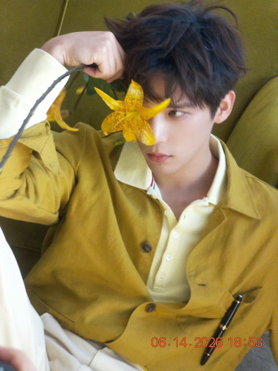 waythfanbase's tweet photo. ❥ .｡. ⌞ꜱᴛᴜᴅɪᴏ ᴜᴘᴅᴀᴛᴇ⌝ .｡. ★

For the still moments, add a footnote that blooms with flowers. #Wanganyu  

⎆https://t.co/Gv7XZnjwTV

#TMagazineChina
#T中文版
#MONTBLANC
#王安宇
#หวังอันอวี่ https://t.co/JXZiULx48a