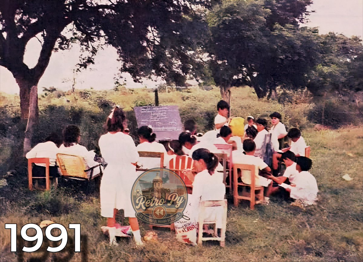 ReloadedRetropy's tweet photo. ¡Buen día!
Excelente inicio de semana
Alumnos de una escuela en Luque dando clases bajo un árbol. https://t.co/Hs3QbTgxUY