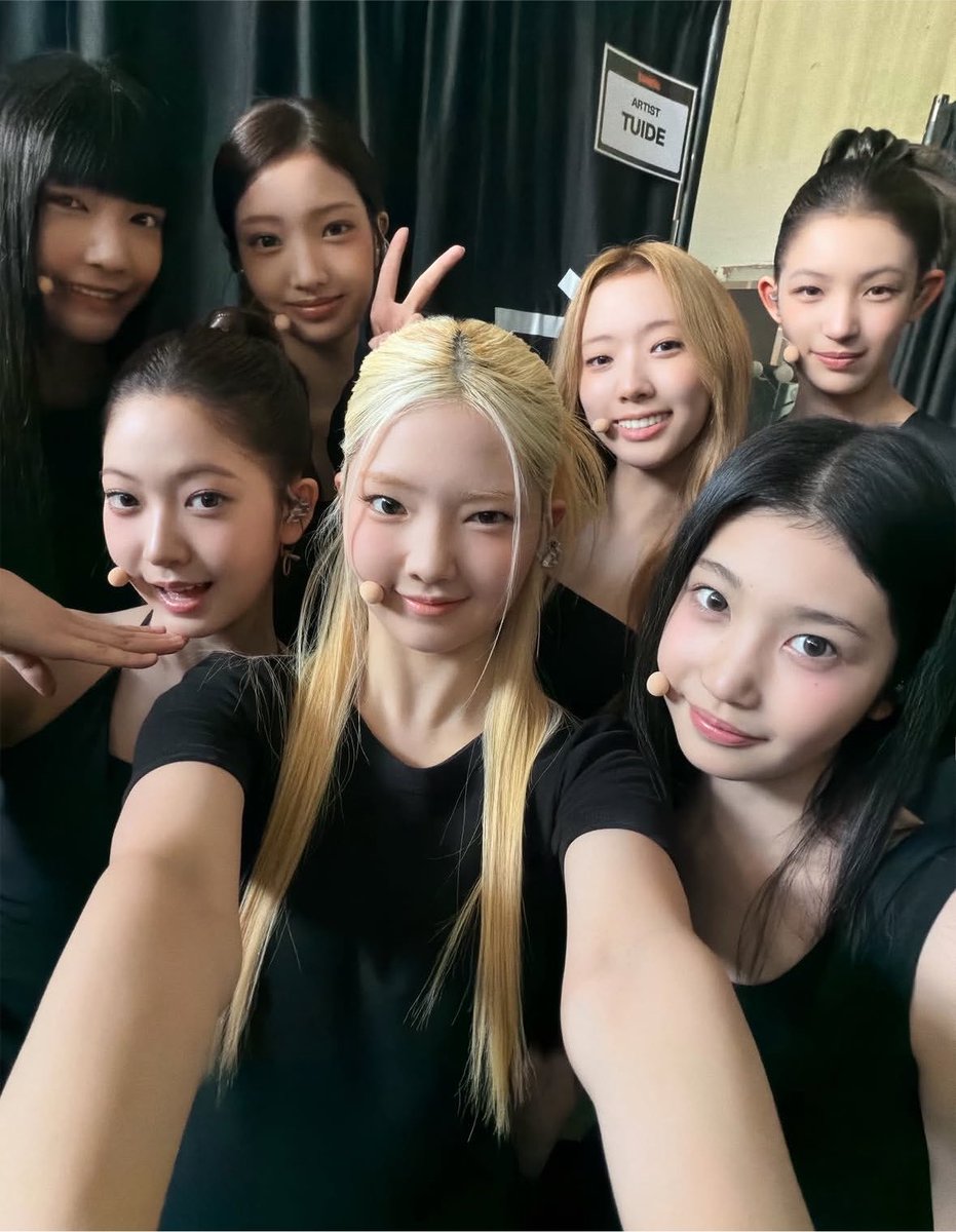 number1seah's tweet photo. 아아.. ARTIST TUIDE … 🥹🥹🖤 https://t.co/pKeQ53vQ9P