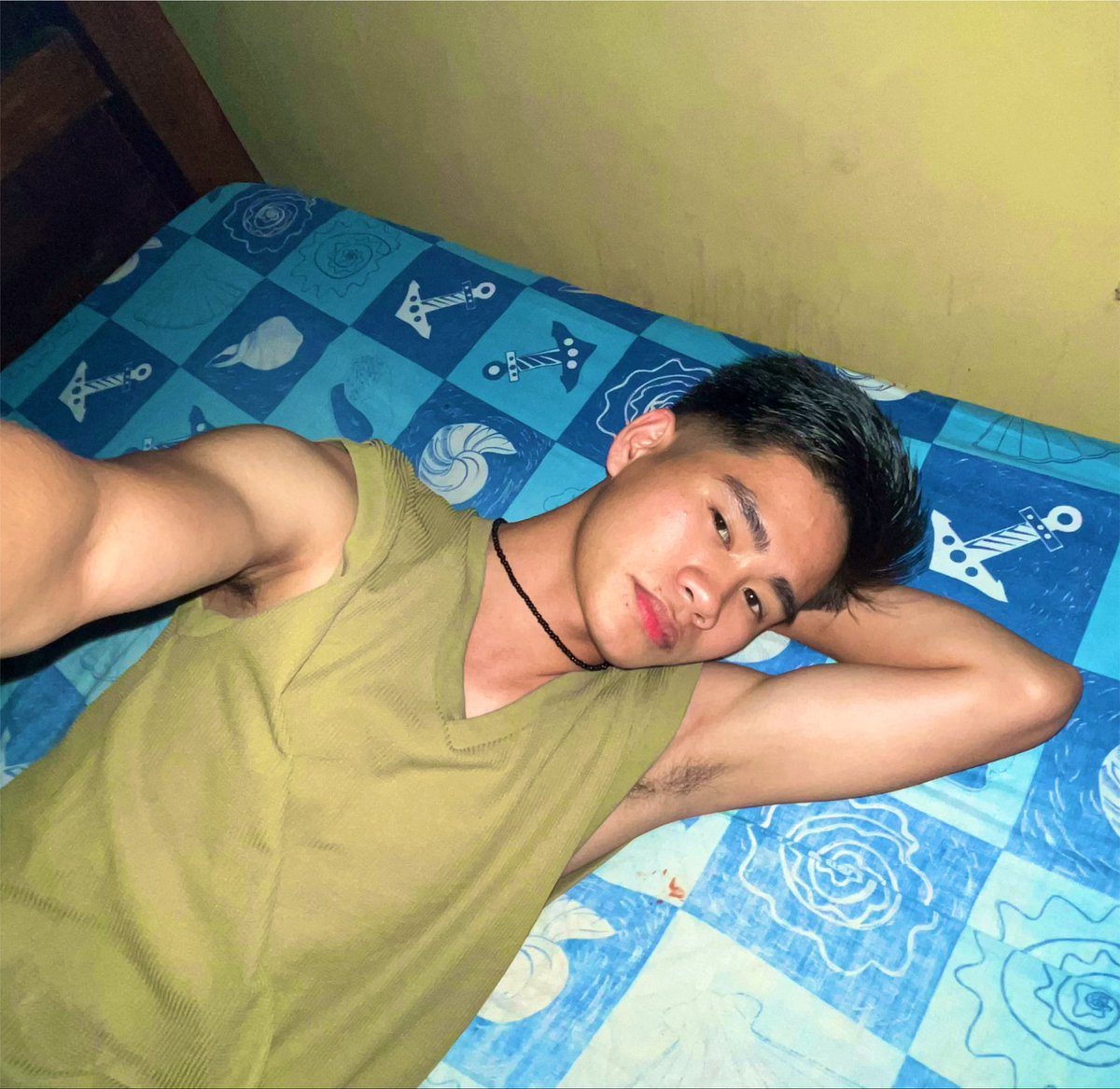 tid_roy's tweet photo. Sa wakas nakauwe din ng sablan! Oh how i miss this bed ng ilang araw, nastuck  sa office dahil sa bagyo. Keep safe pips. #mlm #purebot #Baguio #sides https://t.co/lpC2st6WYY