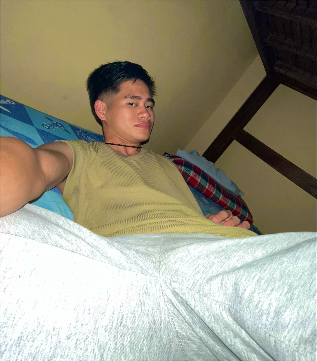 tid_roy's tweet photo. Sa wakas nakauwe din ng sablan! Oh how i miss this bed ng ilang araw, nastuck  sa office dahil sa bagyo. Keep safe pips. #mlm #purebot #Baguio #sides https://t.co/lpC2st6WYY
