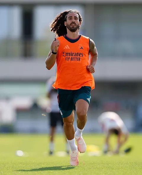 AdriRM33's tweet photo. EL PRIMER ENTRENAMIENTO DE MARC CUCURELLA CON EL REAL MADRID 🤩 https://t.co/UbPvc8bCfb