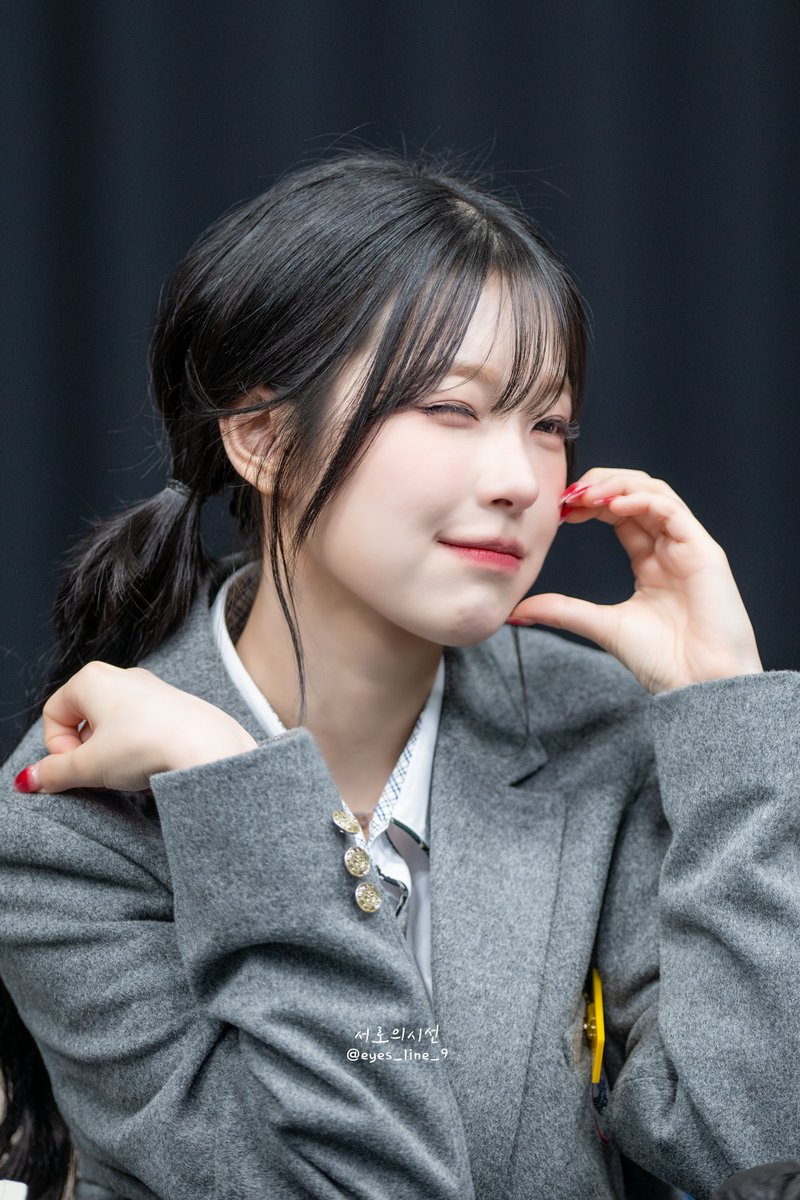 Eyes_line_9's tweet photo. 20260808 
위드뮤 팬사인회

#프로미스나인 #fromis_9
#백지헌 #BaekJiheon #Jiheon https://t.co/NhEcMijN9m