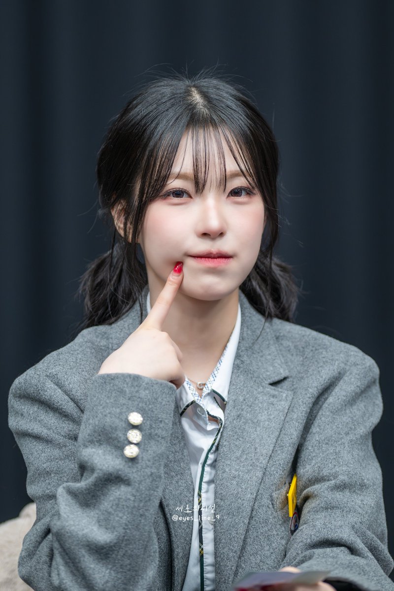 Eyes_line_9's tweet photo. 20260808 
위드뮤 팬사인회

#프로미스나인 #fromis_9
#백지헌 #BaekJiheon #Jiheon https://t.co/NhEcMijN9m