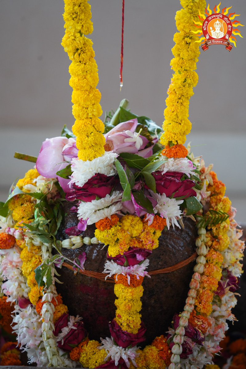 ShriRamTeerth's tweet photo. आज 10 अगस्त 2026, श्रावण मास के द्वितीय सोमवार के पावन अवसर पर श्रीरामनगरी अयोध्या धाम भक्तिमय है। श्रीराम जन्मभूमि मंदिर परिसर में देश-विदेश से पधारे लाखों श्रद्धालुओं के जयघोष से सम्पूर्ण वातावरण गुंजायमान है। प्रभु के दर्शन कर श्रद्धाल��� भावविभोर हैं।

Today, 10 August 2026, on the sacred occasion of the second Monday of Shravan, Ayodhya Dham is immersed in devotion. Lakhs of devotees have gathered at the Shri Ram Janmabhoomi Mandir, with chants of devotion reverberating across the holy city. Blessed with the darshan of Prabhu, devotees are overwhelmed with devotion and joy.