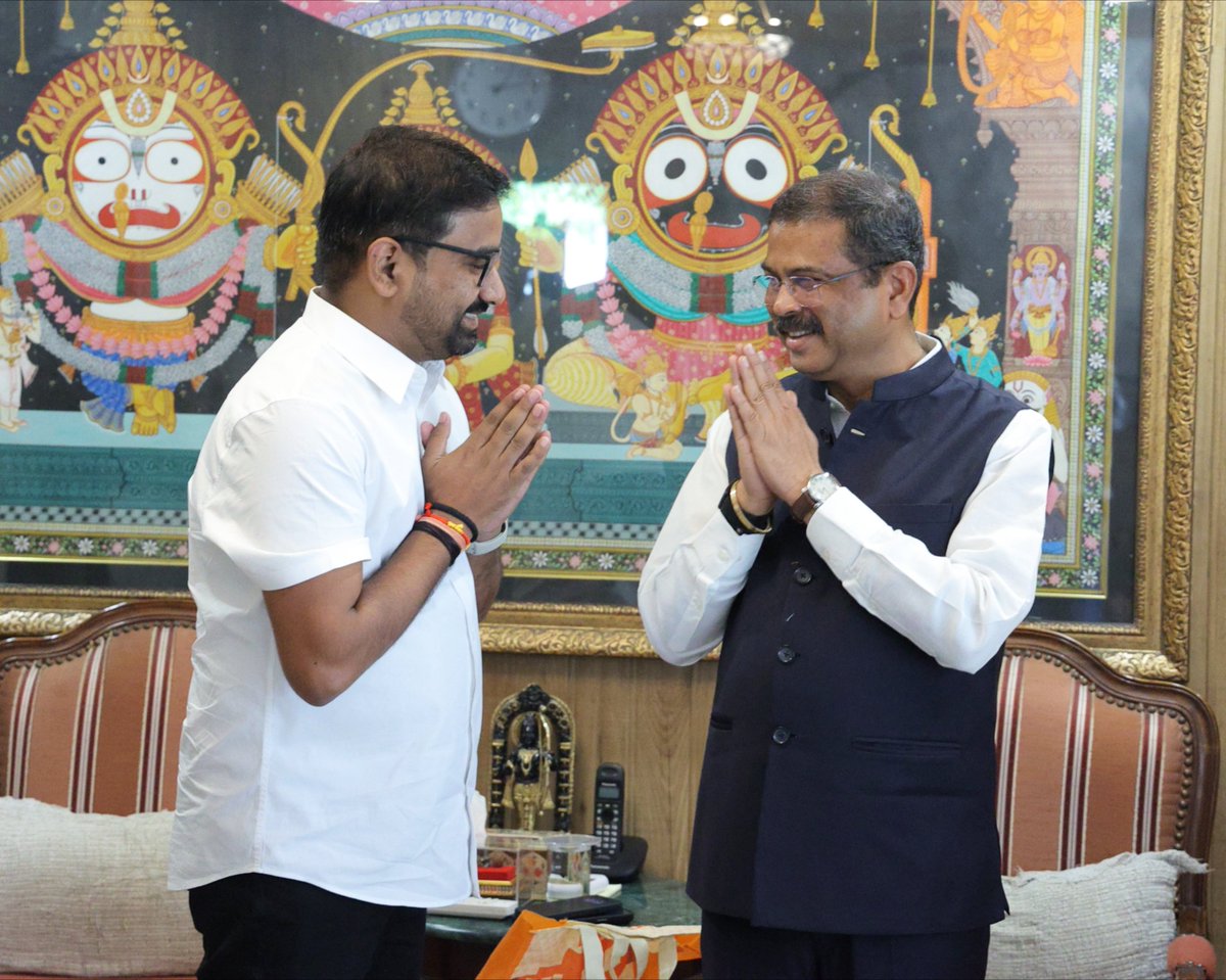 Shankar195RSS's tweet photo. आदरणीय श्री धर्मेंद्र प्रधान जी पूर्व केंद्रीय मंत्री से दिल्ली स्थित आवास पर शिष्टाचार भेंट एवं आत्मीय मुलाकात हुई।  @dpradhanbjp https://t.co/rhdonamFfi