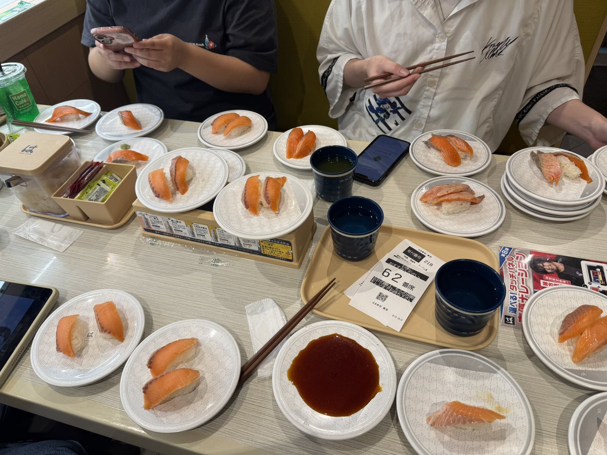 zero_ryu0121's tweet photo. サーモン好きが集まるとこうなる🤣笑 https://t.co/jgpjnDWy7L