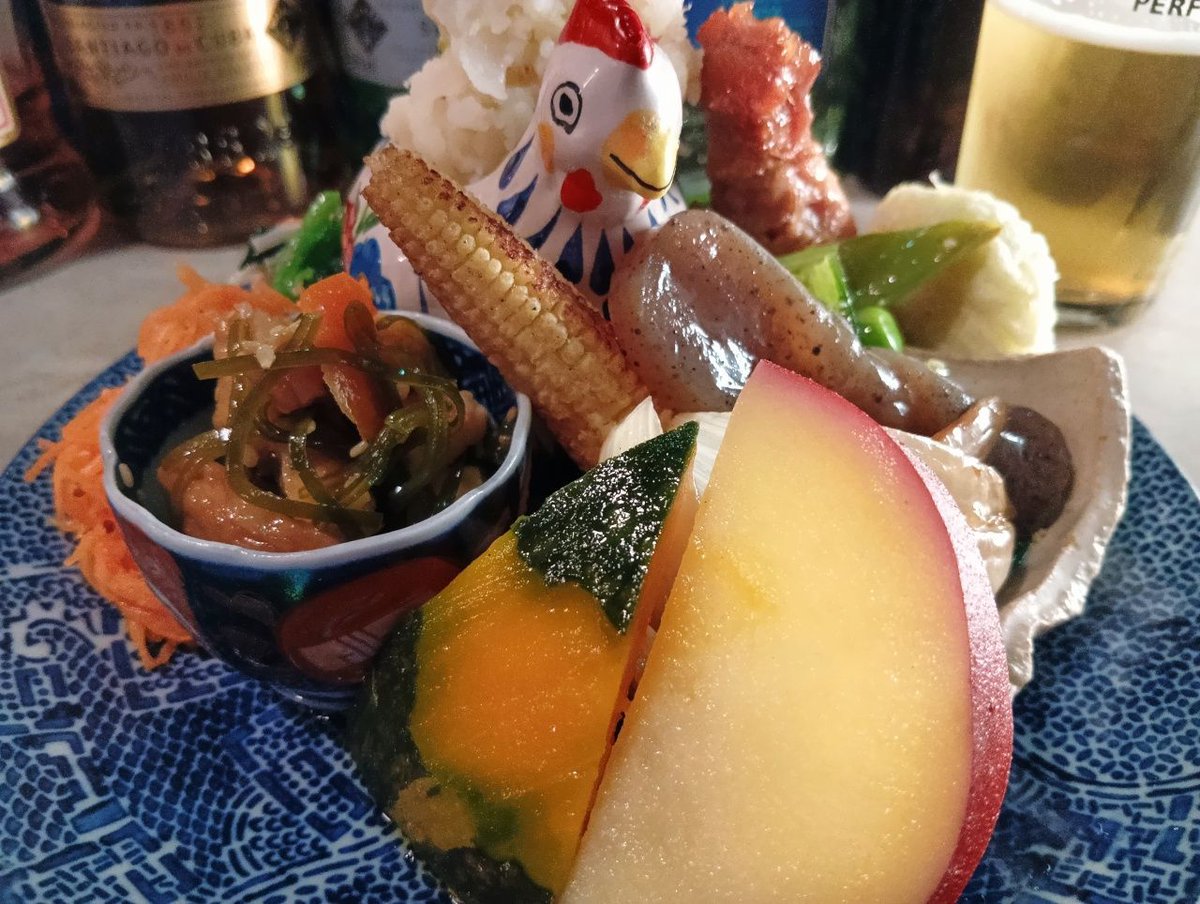 MeshiNaviSystem's tweet photo. 札幌・薄野のおばんざい酒場「#ふくろう」で、おばんざい盛合せをアテに生ビールをグビグビ。ビールはパーフェクト黒ラベル。きめ細かい泡が堪りません。盛合せは炒め物や揚げ物、サラダなど色々楽しめてお得感があります。１人でも訪れ易く、０次会などで軽く一杯やるのに向いたお店。 https://t.co/idJ9Lmk7Wz
