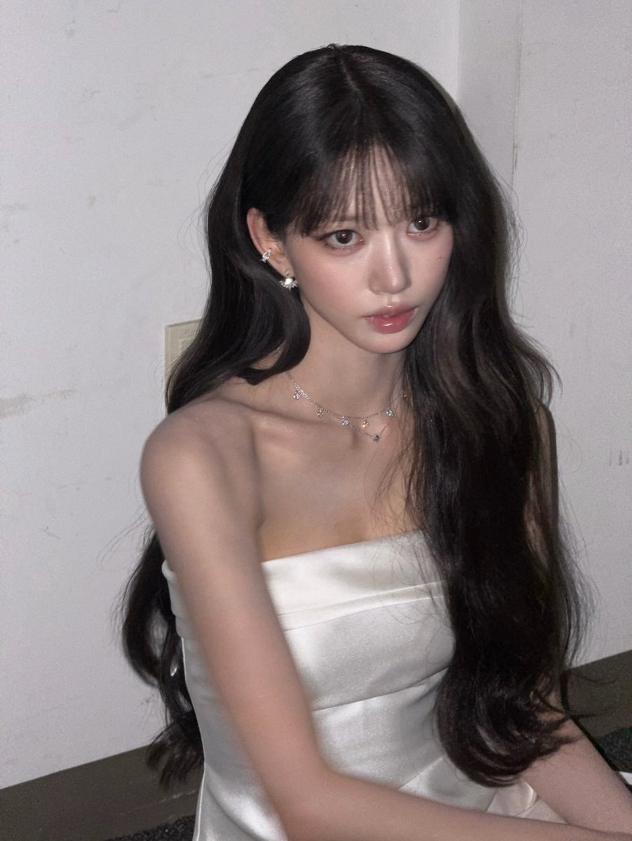meovv_miyao's tweet photo. 🐈‍⬛👗💍☀️

#MEOVV #미야오 #SOOIN #수인 https://t.co/A4pK781Et9