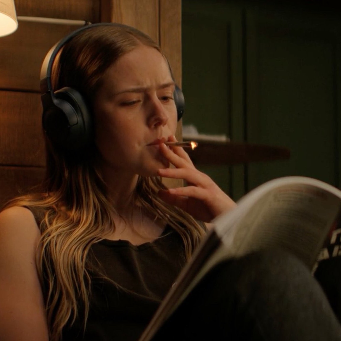 alfucore's tweet photo. intellectual empathetic emotional blonde lesbian who doesn't go a second without smoking i know what you are. https://t.co/z8Y4KZYkAy