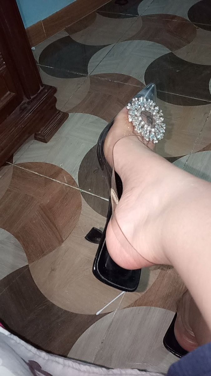 delicwife's tweet photo. Kapan ya bisa ngelayani suami orang ?, penasaran ngerasain sensasinya. Diremes2, digenjot, disemuain pokoknya. https://t.co/jqisD0mLuh