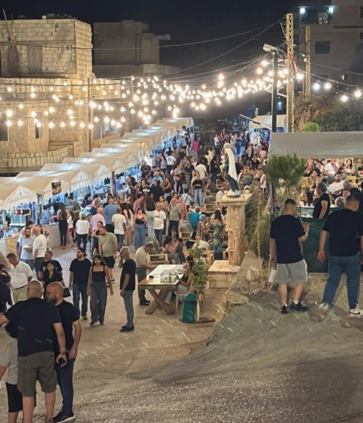 antoinebhabchi's tweet photo. في دير الأحمر، الحياة لا تهدأ… تنـبض. 
مع عيد السيدة العذراء، تنبض دير الأحمر بأهلها، بإيمانها، بفرحها وبحياتها الاجتماعية التي تجمع الناس وتحيي ساحاتها.
عضو تكتل الجمهورية القوية النائب أنطوان حبشي في افتتاح العشاء القروي بمناسبة عيد سيدة البرج، في مناسبة عكست صورة الدير الحيّة، حيث العيد مساحة للقاء، والمحبة، والحفاظ على تقاليد تجمع الأجيال.
دير الأحمر تنبض بالحياة… وبأهلها يبقى الفرح حيّ.