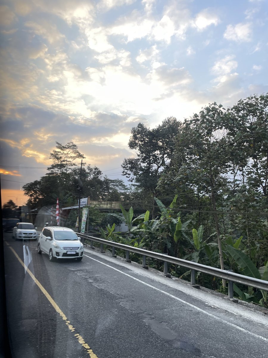 Eunsueok's tweet photo. otw balik dulu besok aku akan jbjb kalian lagi mootskuu🫶🏻 https://t.co/UFM8wQfm8E