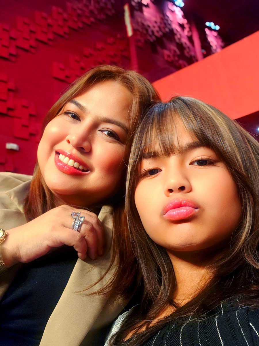 littleoldme08's tweet photo. The only pics we took together...

but it can never compare to the memories we were able to bring home that night :)

to my forever concert buddy.. thank you for putting up wih mommy since last year.. I appreciate you anak🥺

#astridoll https://t.co/G0CgvnTjIo