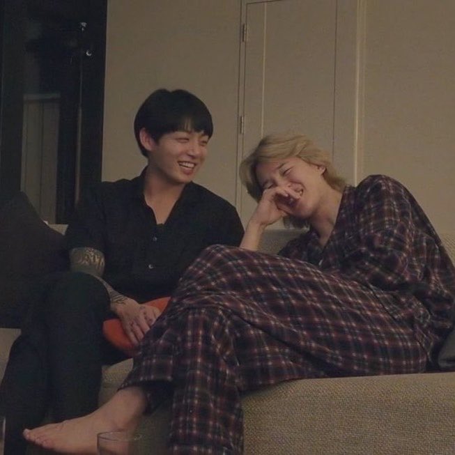 koomiversc's tweet photo. one of my favorite genre of jikook pictures are the ones where they look like parents https://t.co/BbcDrJZyCL