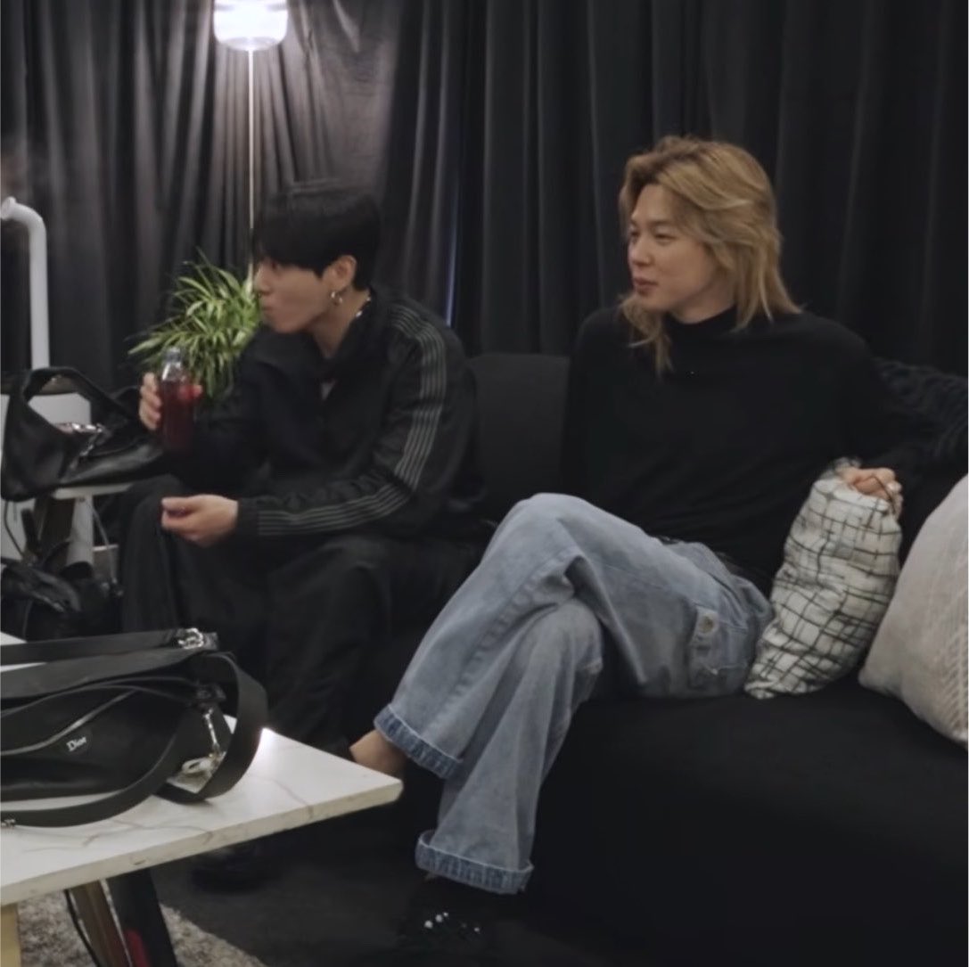 koomiversc's tweet photo. one of my favorite genre of jikook pictures are the ones where they look like parents https://t.co/BbcDrJZyCL
