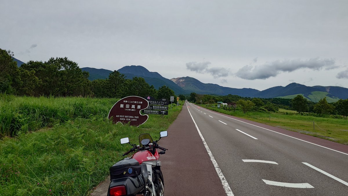 tetsjin1321's tweet photo. チョット買い物に出たはずなのに…
高原は涼しくて快適でした
#GSX250Sカタナ https://t.co/WYpa6I5t3d