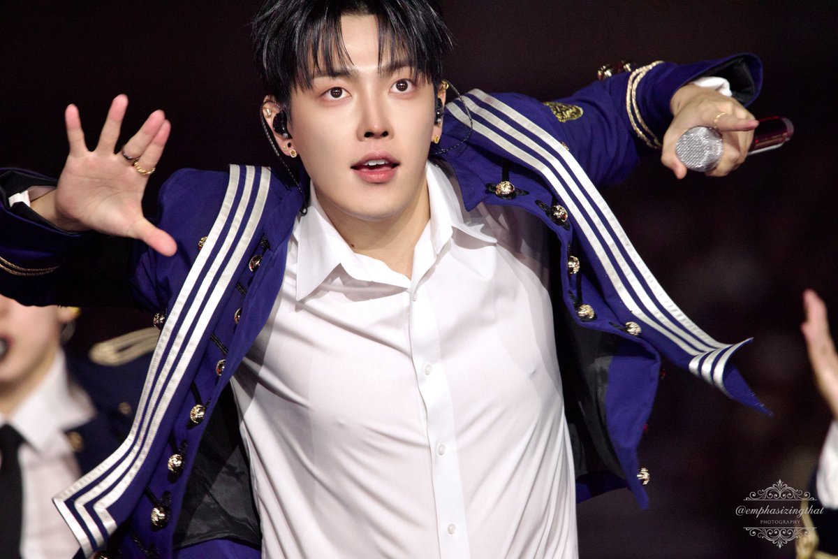 emphasizingthat's tweet photo. 260809 SBS 

Got me writing poems

#ATEEZ #에이티즈 #HONGJOONG #홍중 https://t.co/deXjydnQve