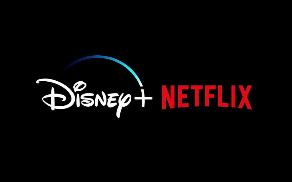 iMathTechs's tweet photo. 📺 Netflix et Disney+ envisagent sérieusement de lancer des offres entièrement gratuites financées par la publicité. 

Après avoir augmenté leurs prix, les géants du streaming réalisent que la croissance passe désormais par ceux qui refusent de payer. 

Le plus intéressant est peut-être ailleurs : ce modèle ressemble à s'y méprendre à celui de la télévision classique qu'ils devaient remplacer. 

Sommes-nous en train d'assister au retour déguisé de la bonne vieille télé ? Accepteriez-vous de regarder des pubs pour ne plus payer vos abonnements ?