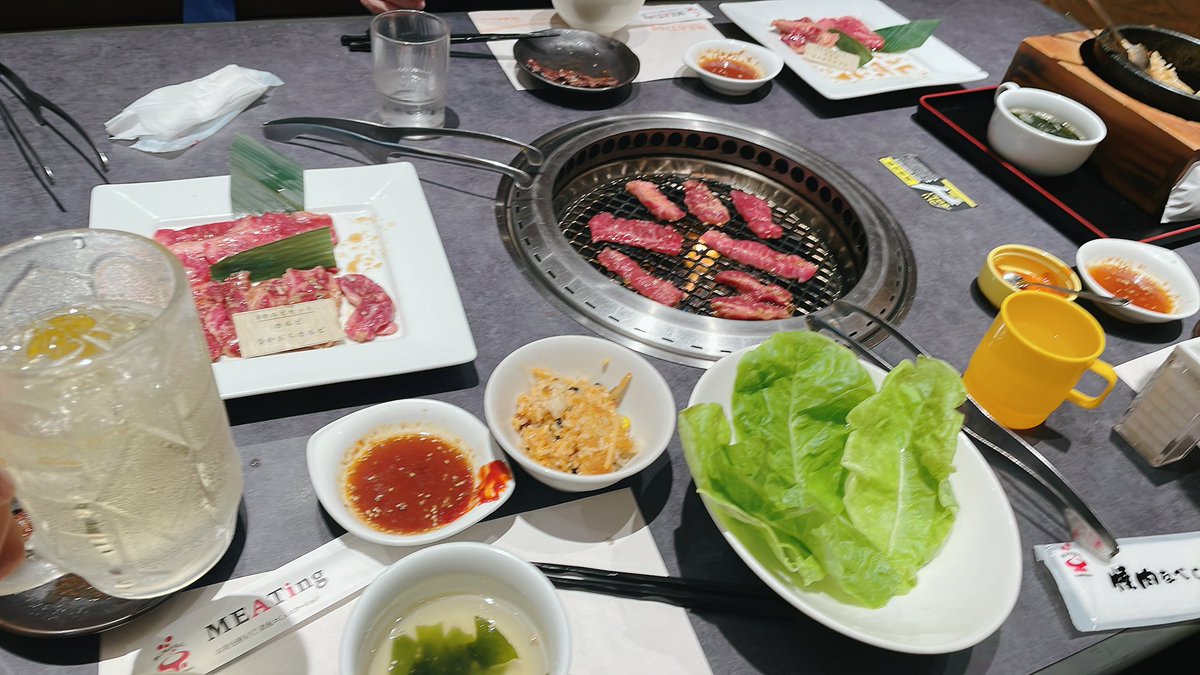 giru_msy's tweet photo. 健康診断でなんかいつもより多く採血されたから💉、夜は肉！
去年2本だった気がするけど、今日は6本採血された🙂‍↕️ https://t.co/Py3FxehSxA