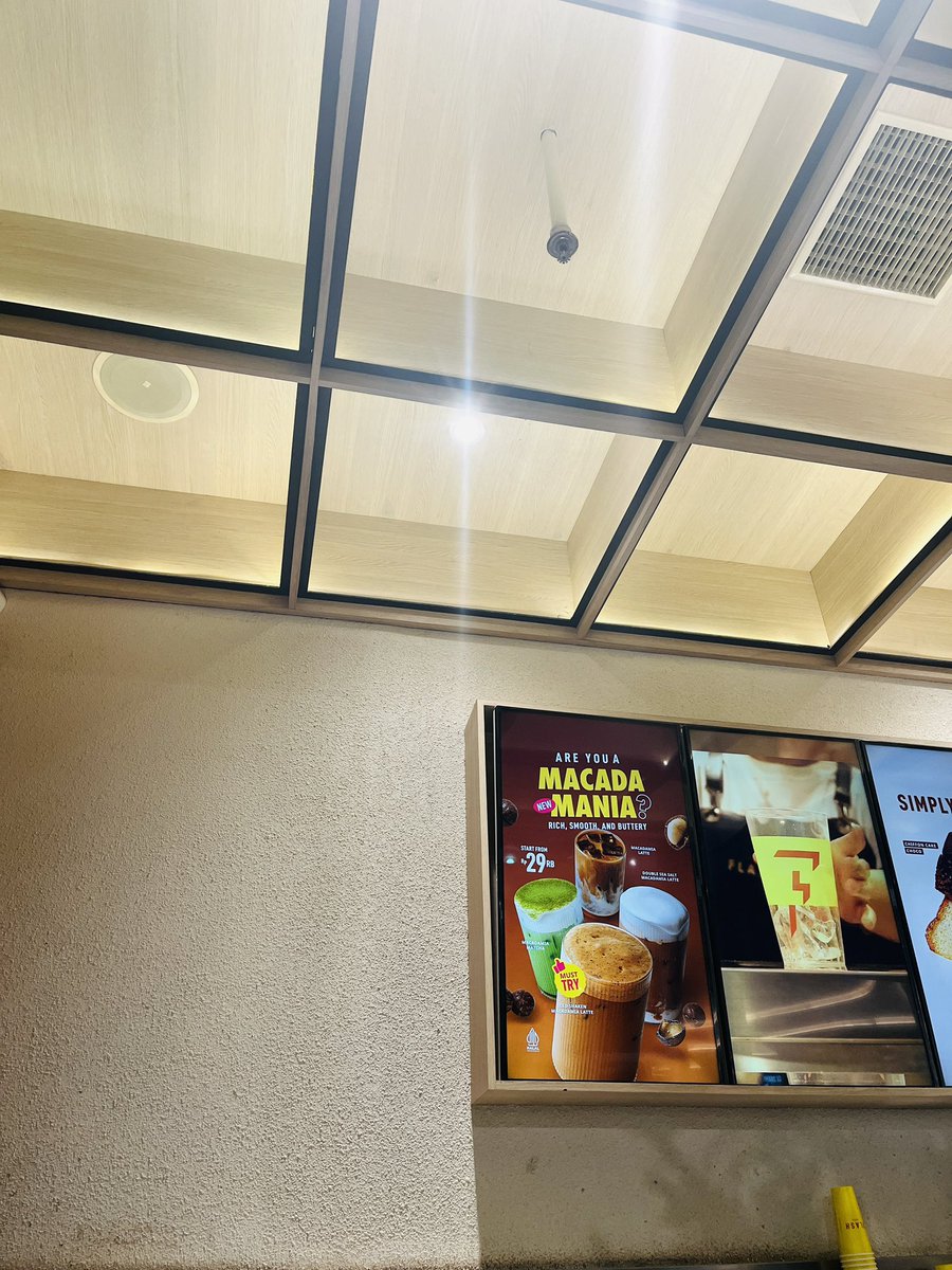 methinkwant's tweet photo. Nyobain flash coffee di epiwalk. Kopi dan croissant yg enak menjadi ciri khas flash coffee. Kali ini saya berkesempatan mencoba di cabang epiwalk. https://t.co/5wGRQPhR9W