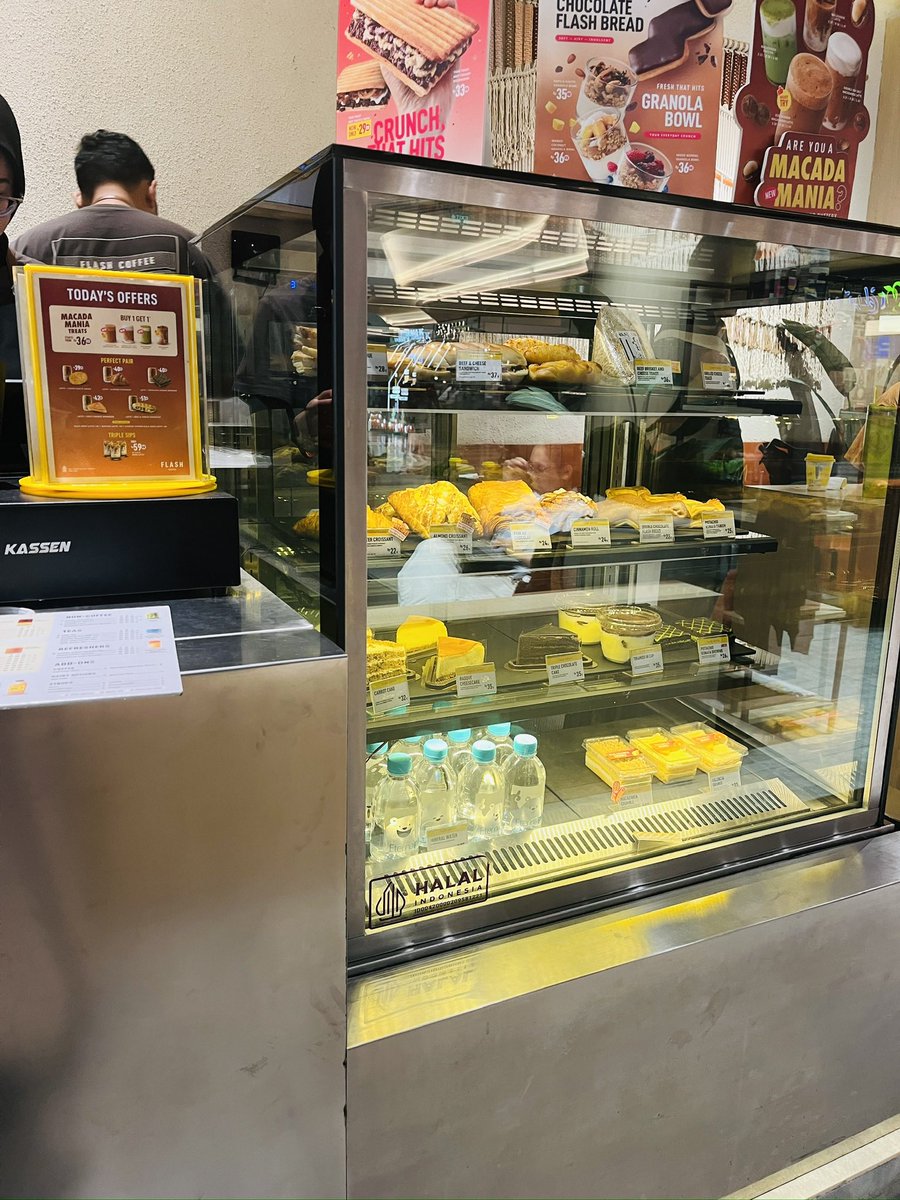 methinkwant's tweet photo. Nyobain flash coffee di epiwalk. Kopi dan croissant yg enak menjadi ciri khas flash coffee. Kali ini saya berkesempatan mencoba di cabang epiwalk. https://t.co/5wGRQPhR9W