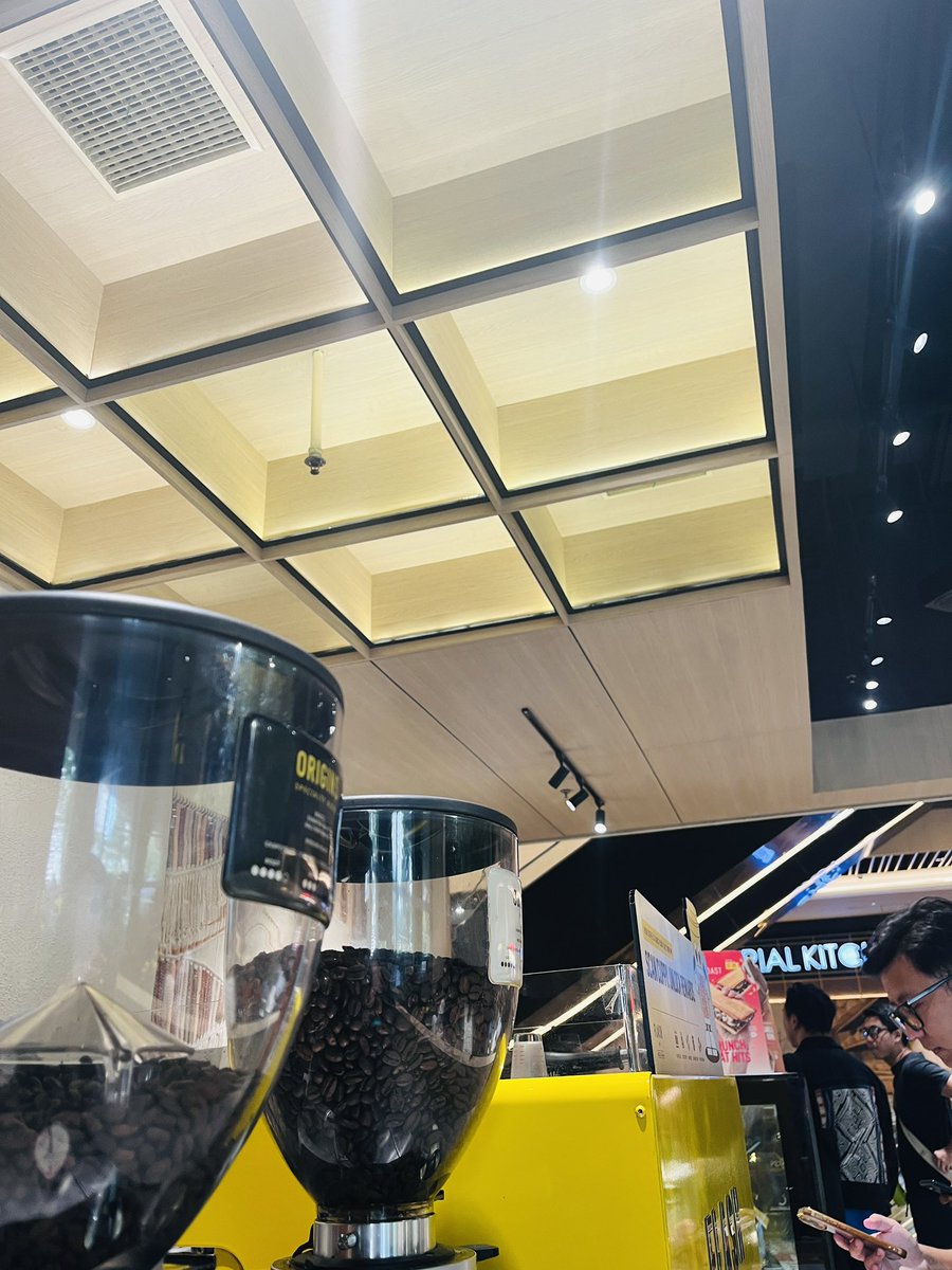 methinkwant's tweet photo. Nyobain flash coffee di epiwalk. Kopi dan croissant yg enak menjadi ciri khas flash coffee. Kali ini saya berkesempatan mencoba di cabang epiwalk. https://t.co/5wGRQPhR9W