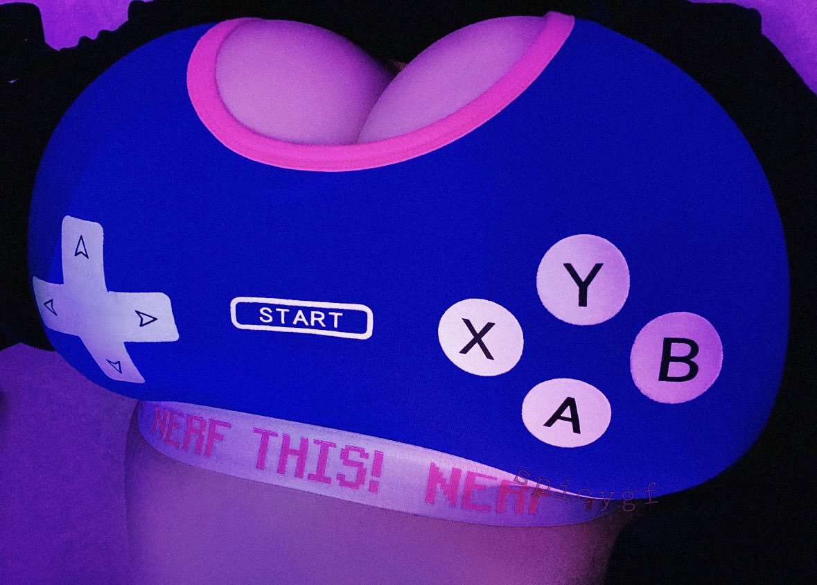 VBambry432936's tweet photo. POV I'm your game controller now https://t.co/DtE9zSZyJp