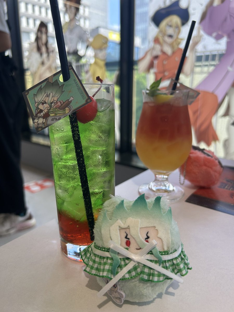 karuka1539's tweet photo. コラボカフェ🍽️行ってきました❣️
広くてよかった〜！千ゲが目の前の神席だったんですが、お隣がまつみさんだったと後で判明してすごい偶然😂👏 https://t.co/Ljq9MFZryo