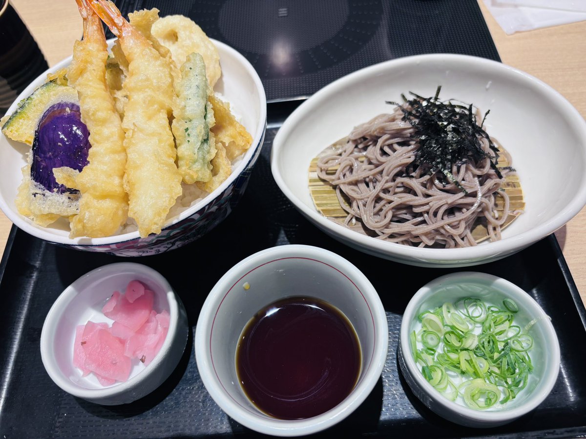 aigyoku_A's tweet photo. 夕食！！天丼＆蕎麦🍤 https://t.co/Tasfdvai2z