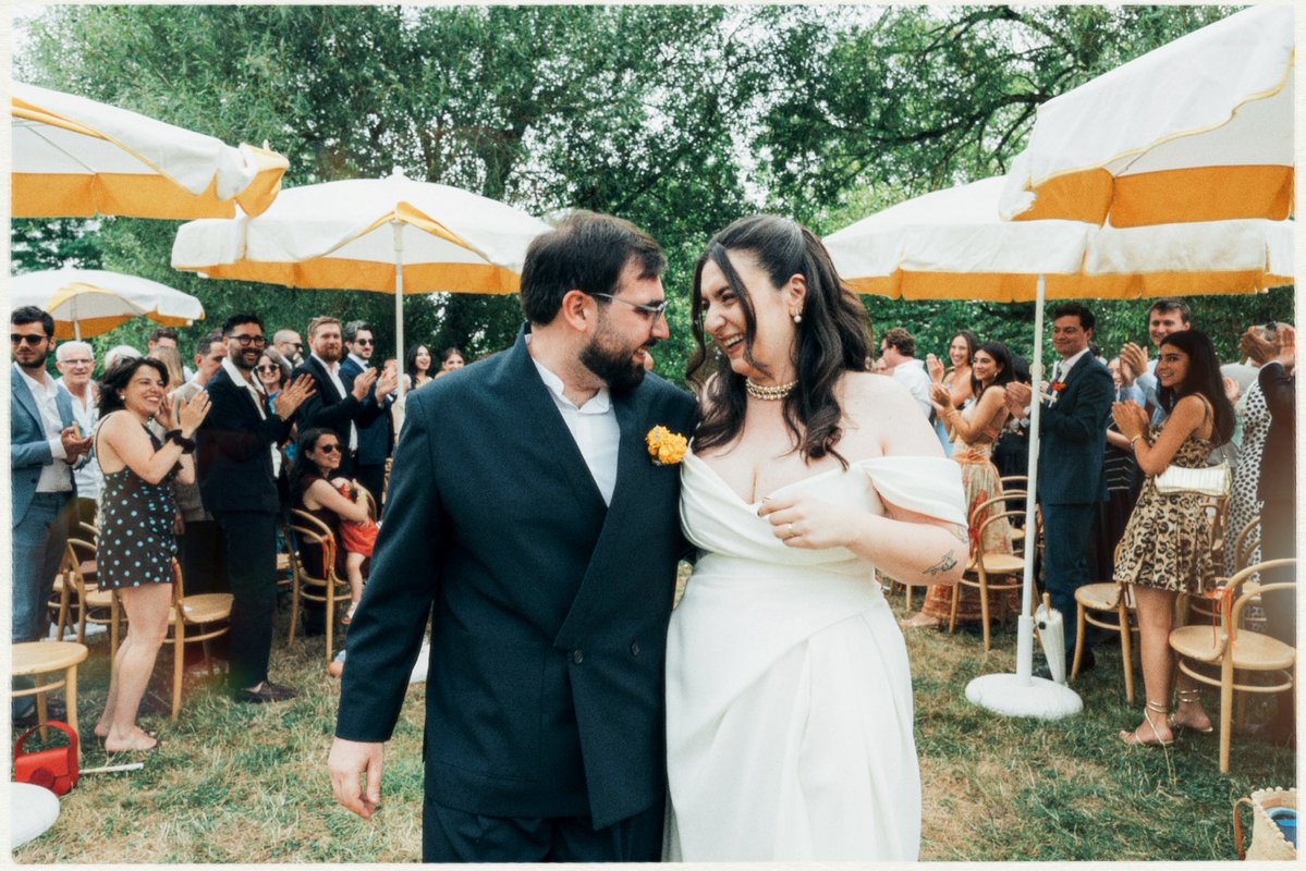 skibir_'s tweet photo. Un peu d’amour au milieu de tout ça : ma side quest c’est de faire des photos de mariage en été ☀️ https://t.co/mbZWPSzUl3